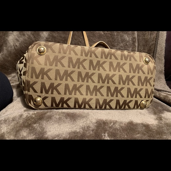 Michael Kors purse - Picture 2 of 4